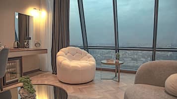 Luxury Double Room | 1 bedroom, in-room safe, individually decorated, desk