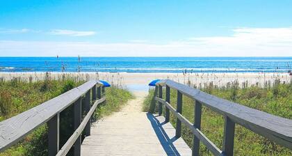 Family & Pet Friendly Home in Quiet Neighborhood - Close to Beaches & Downtown!