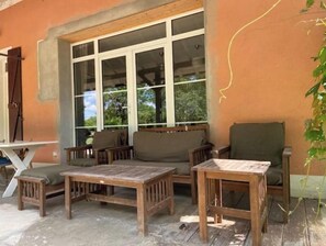 Terrace/patio - Charming house with fireplaces in a huge park with outdoor games. (Ratenelle)