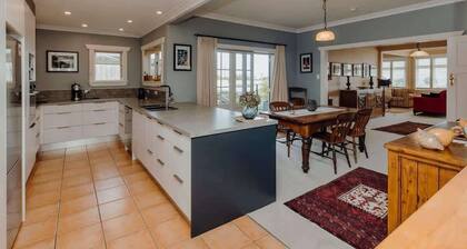 The Lookout: Scenic Views in New Plymouth