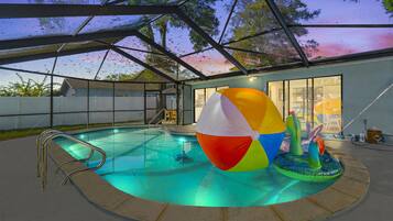 Alberca al aire libre y alberca climatizada