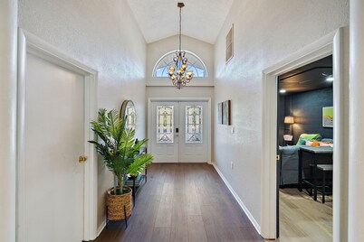 Clearwater Game House! Heated Pool, Bowling, Golf!