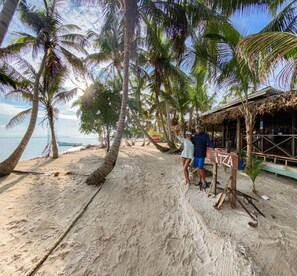 Restaurant - Itza Resort (Lighthouse Reef)