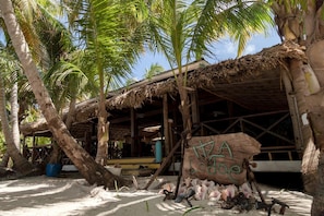 Restaurant - Itza Resort (Lighthouse Reef)
