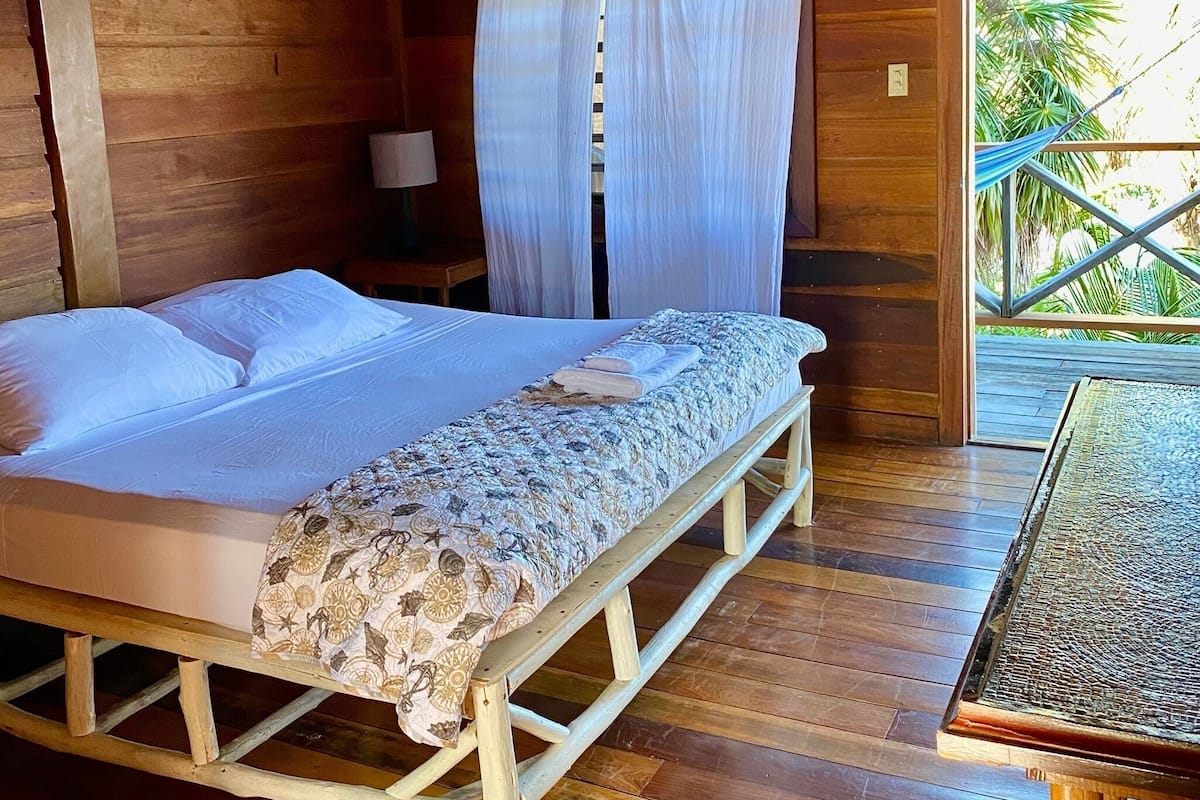 Standard Room, Beach View | Bed sheets