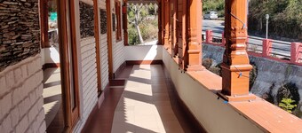 Hotel Burans And Restaurant