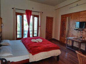 Deluxe Double Room | Free WiFi - Hotel Burans And Restaurant (Chakrata)