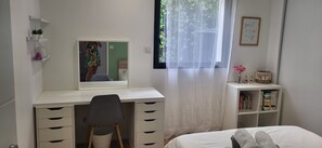 4 bedrooms, iron/ironing board, free WiFi, bed sheets