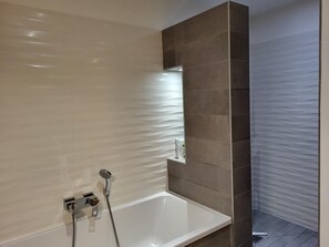 Shower, towels