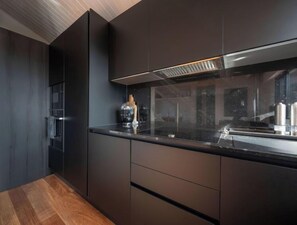 Réfrigérateur, micro-ondes, four, lave-vaisselle