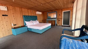 Luxury Triple Room | Egyptian cotton sheets, premium bedding, desk, laptop workspace - Elephyard Retreat (Mahiyanganaya)