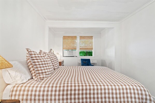 Unclassified image, 1 of 49, button - Updated Manoa Home with Spool - Walk to UH (Honolulu)