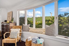 Unclassified image, 4 of 49, button - Updated Manoa Home with Spool - Walk to UH (Honolulu)