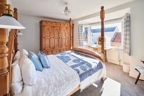 3 chambres, fer et planche à repasser, lit de bébé portatif