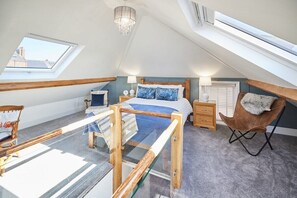 3 bedrooms, iron/ironing board, travel cot, free WiFi - Host & Stay | Mumbles Cottage (Whitby)