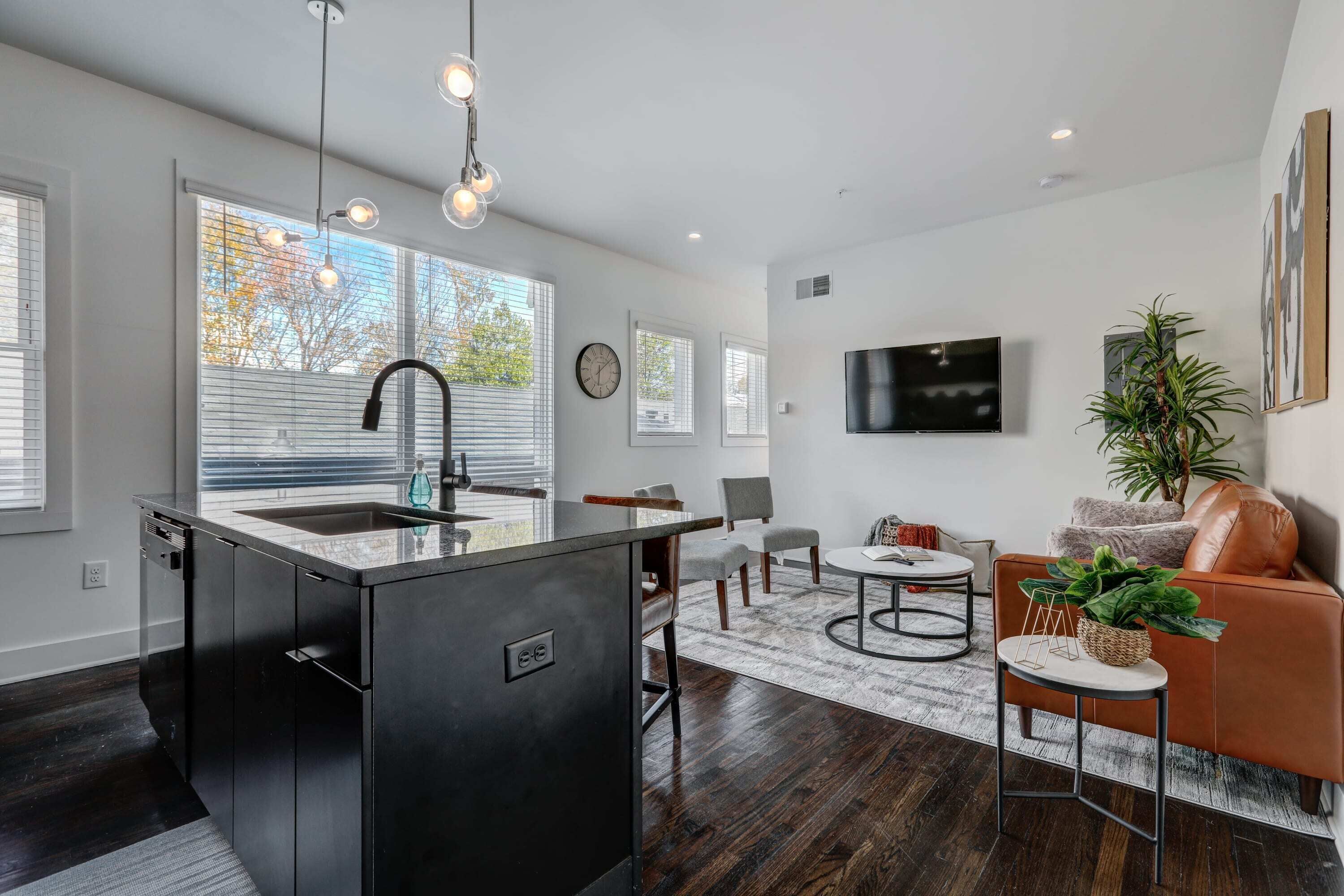 One Bed Apt w/ Balcony in Midtown