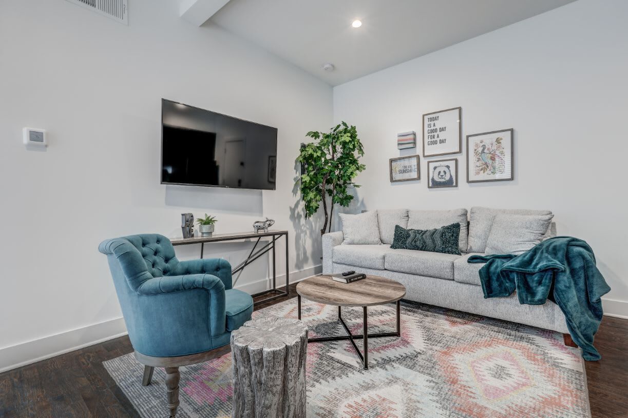 One Bed Apartment in Midtown!