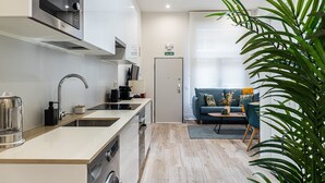 Kaffetrakter/tekoker, kjøleskap, mikrobølgeovn og ovn