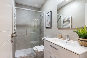 Hårføner og håndklær