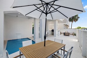 Outdoor dining - Steps From Beach Access + Private Pool- Sunset Lounge by Royal Destinations (Santa Rosa Beach)
