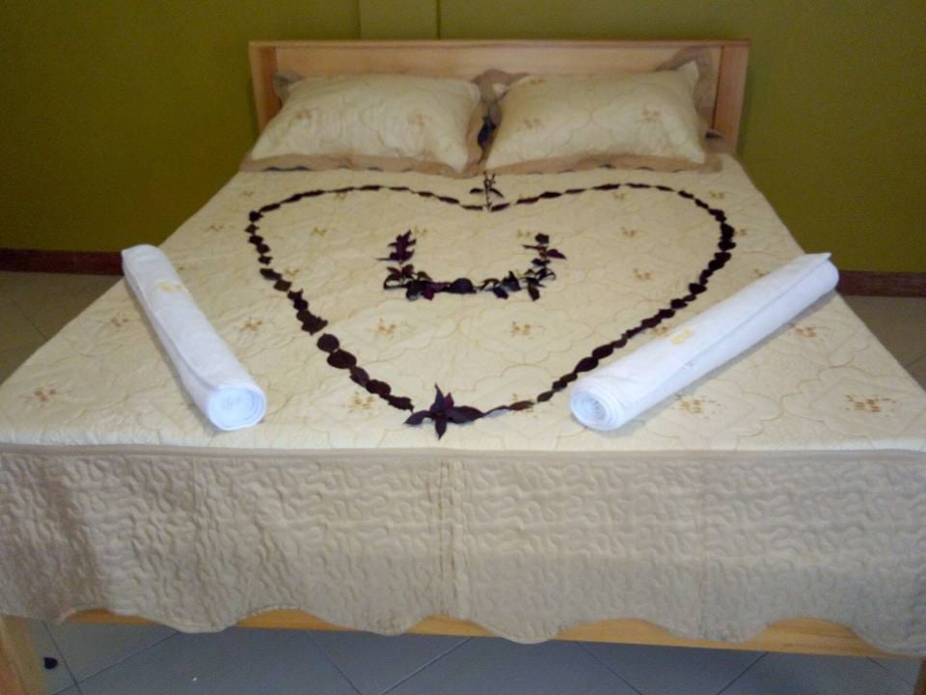 Free WiFi, bed sheets