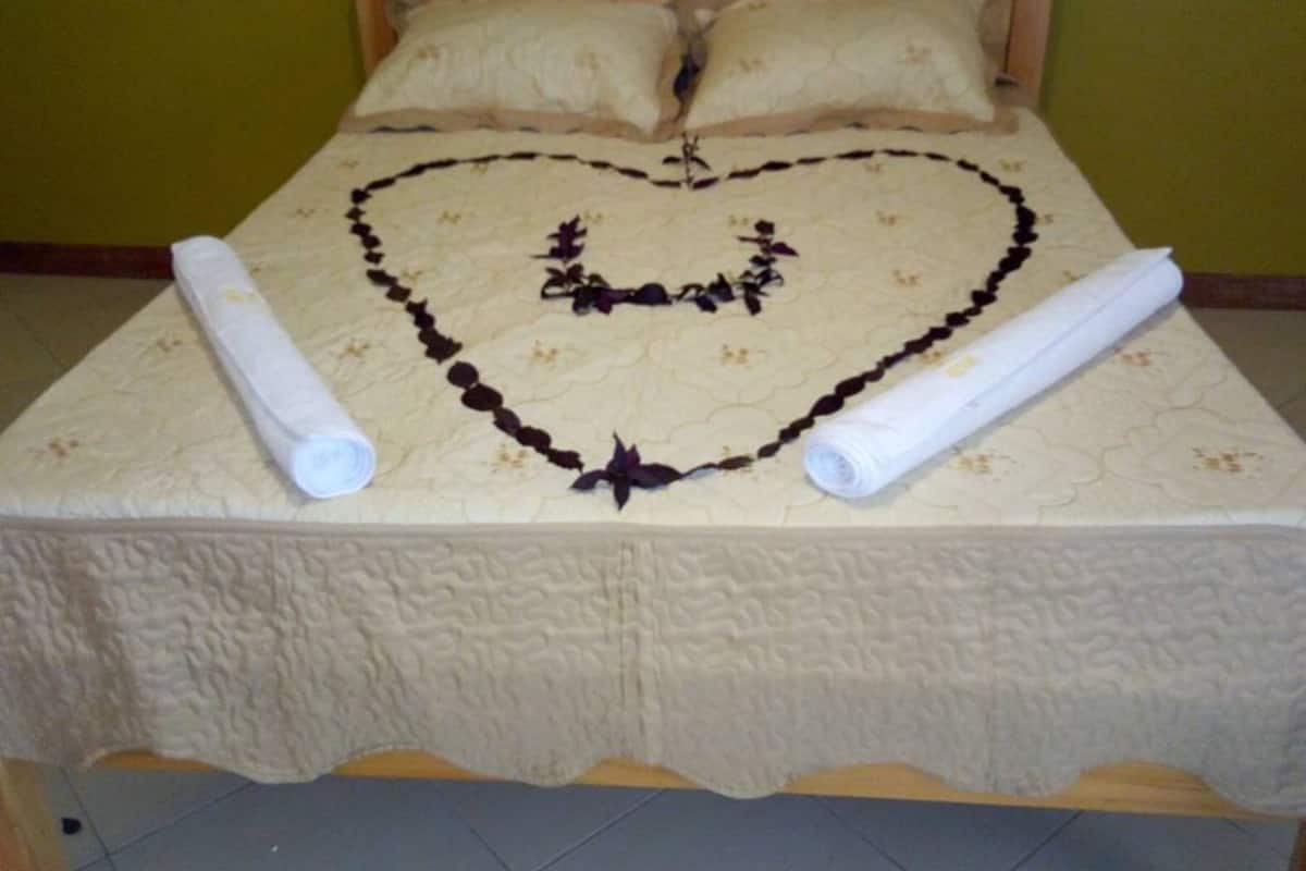 Free WiFi, bed sheets