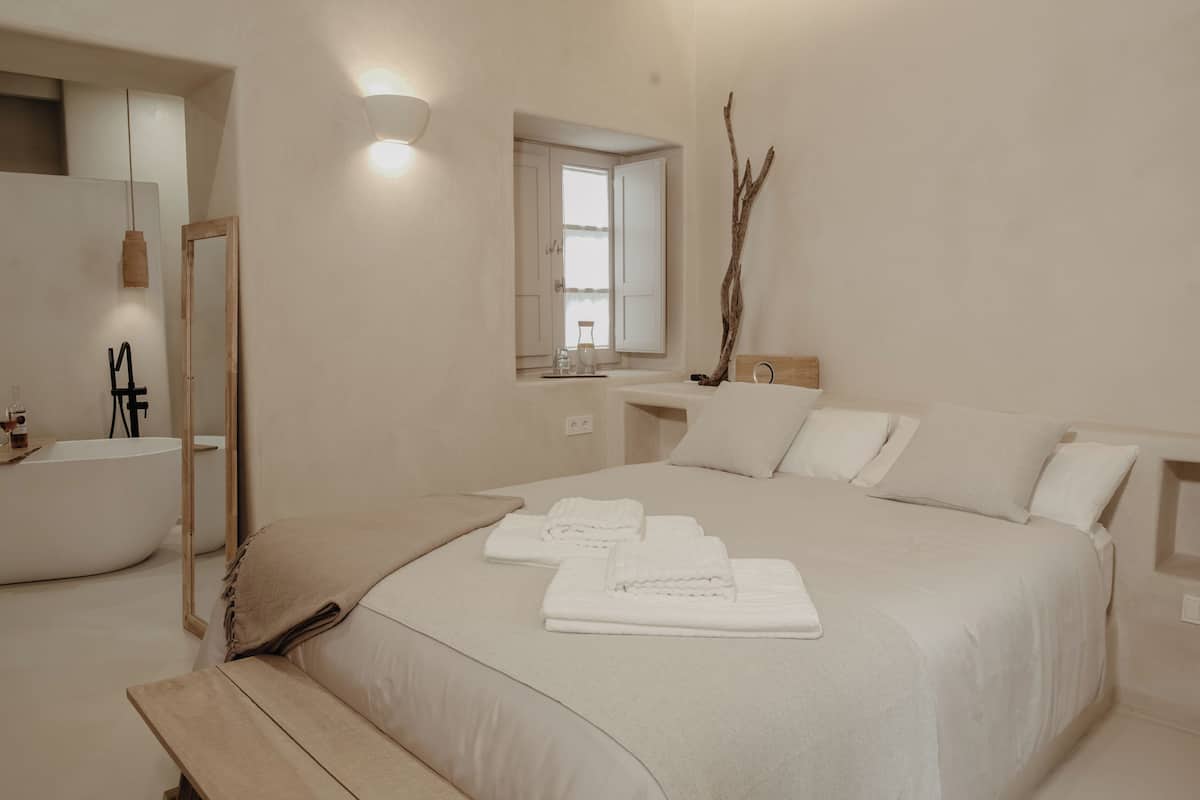 Deluxe Double Room | Premium bedding, down comforters, individually decorated
