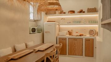 Desayuno con opciones de la cocina local diario (EUR 18 por persona)