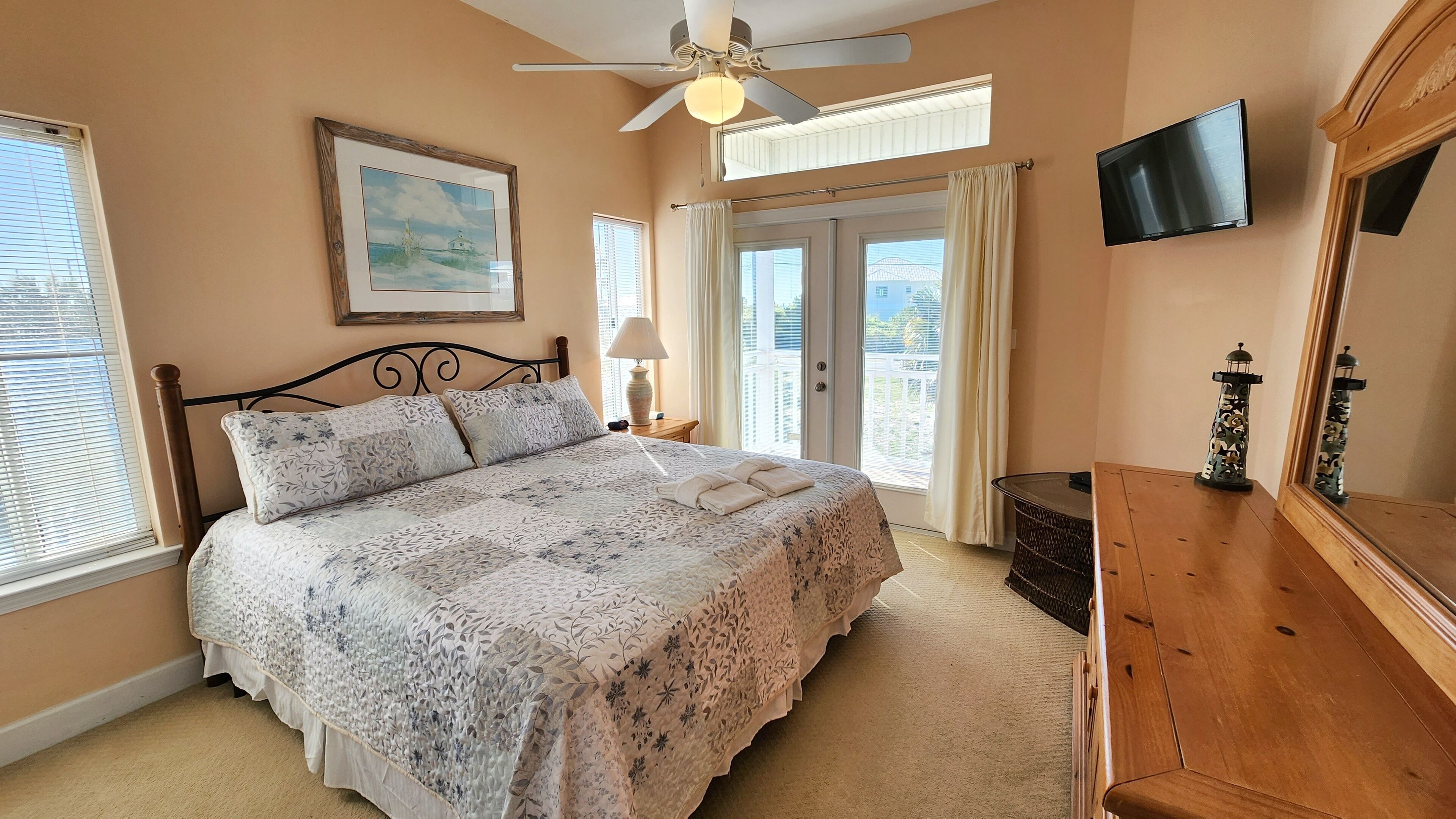 4 多间卧室、熨斗/熨衣板、免费 WiFi、床单