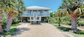 Easy Beach Access - 2 FREE BIKE RENTALS INCLUDED WITH YOUR STAY!