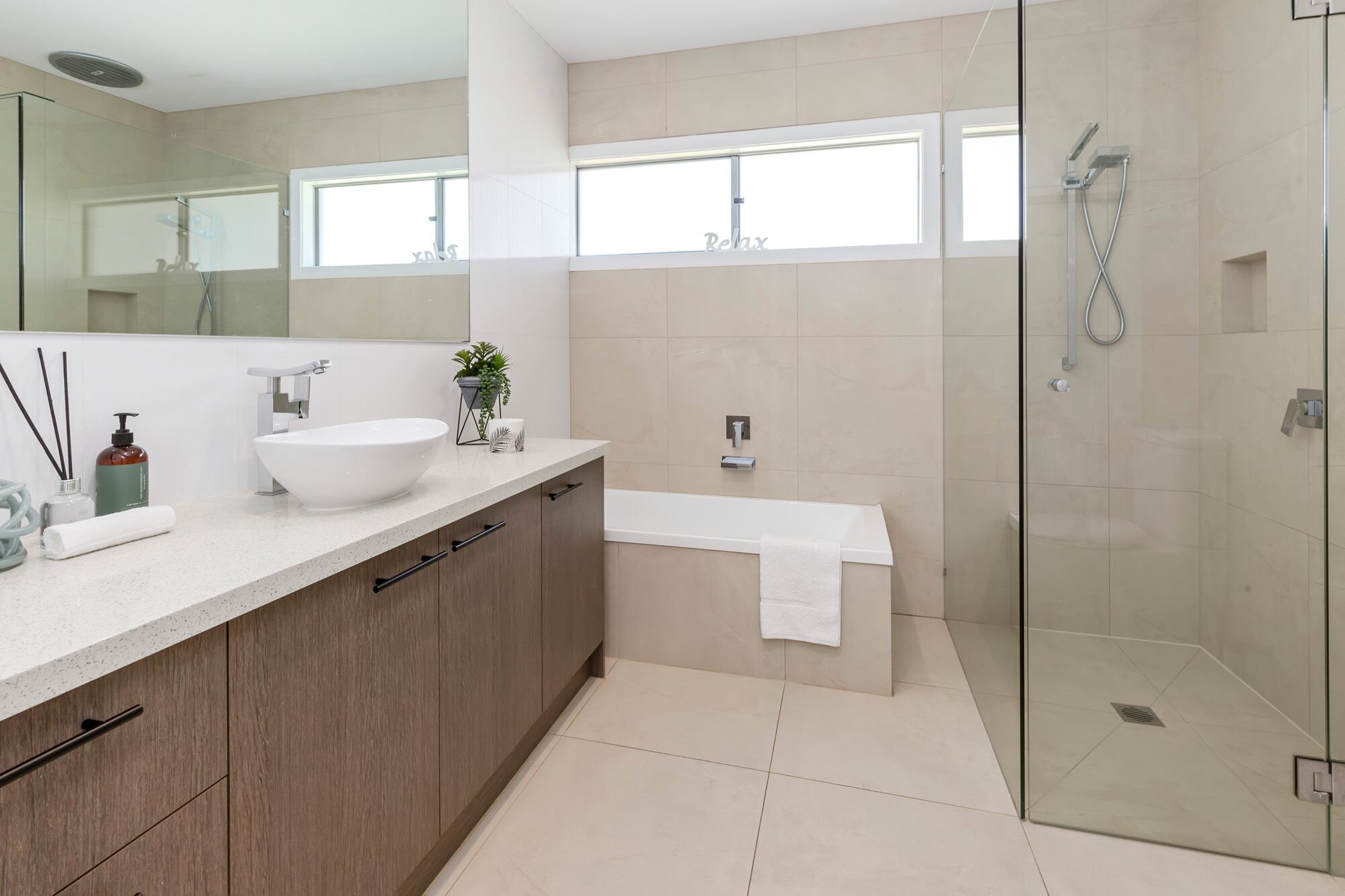 Bathtub, towels