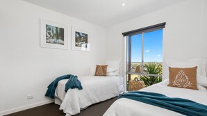 A bedroom with two beds, white bedding, and a large window with a view of a landscape. - Moonah Link Views, Spa, Sunset, Linen, Wi-Fi, private and serene (Fingal)