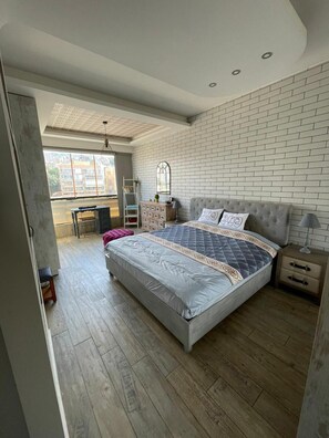Apartment | 2 bedrooms, iron/ironing board, free WiFi, bed sheets