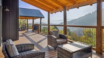 Cabin, 5 Bedrooms | Terrace/patio