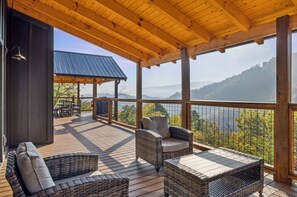 Cabin, 5 Bedrooms | Terrace/patio