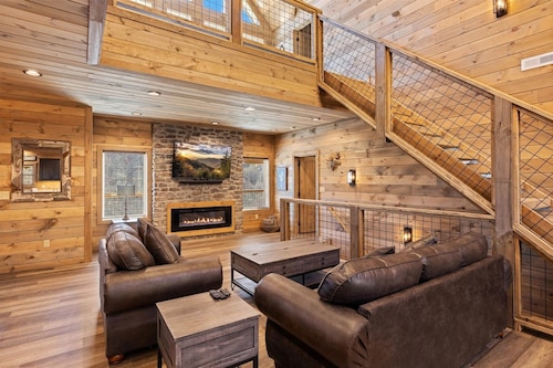 Over The Top 5 Bedroom Cabin by RedAwning