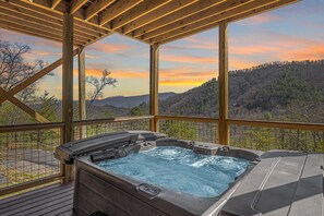 Cabaña, 5 habitaciones | Bañera de hidromasaje al aire libre