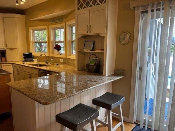 House, 3 Bedrooms | Private kitchen | Fridge, oven, coffee/tea maker, toaster - 324 Lakeside 3 Bedroom Home by RedAwning (Surfside Beach)