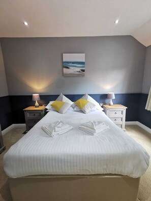 Deluxe Double Room | Iron/ironing board, free WiFi, bed sheets