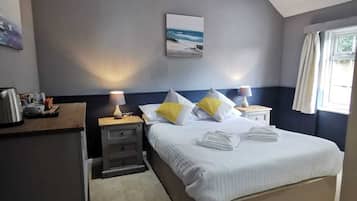 Deluxe Double Room | Iron/ironing board, free WiFi, bed sheets