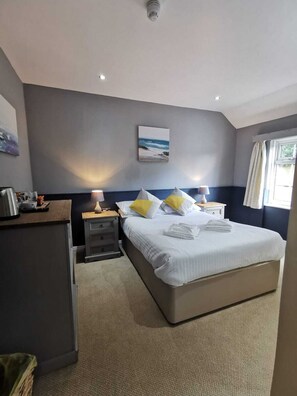 Deluxe Double Room | Iron/ironing board, free WiFi, bed sheets