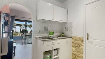 Fridge, microwave, stovetop, coffee/tea maker