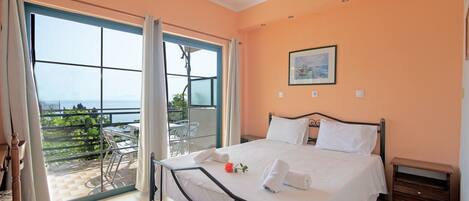 2 chambres, fer et planche à repasser, Wi-Fi gratuit, draps fournis