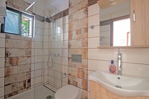 Shower, hair dryer, towels - Andromaches Apartment Sea View 2 with Sea View, Wi-Fi and Air Conditioning (Corfu)