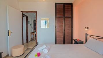 1 bedroom, iron/ironing board, WiFi (free), bed sheets