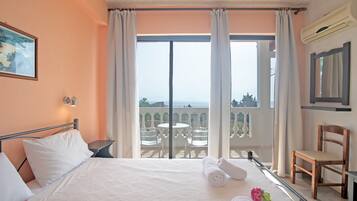 1 bedroom, iron/ironing board, WiFi (free), bed sheets