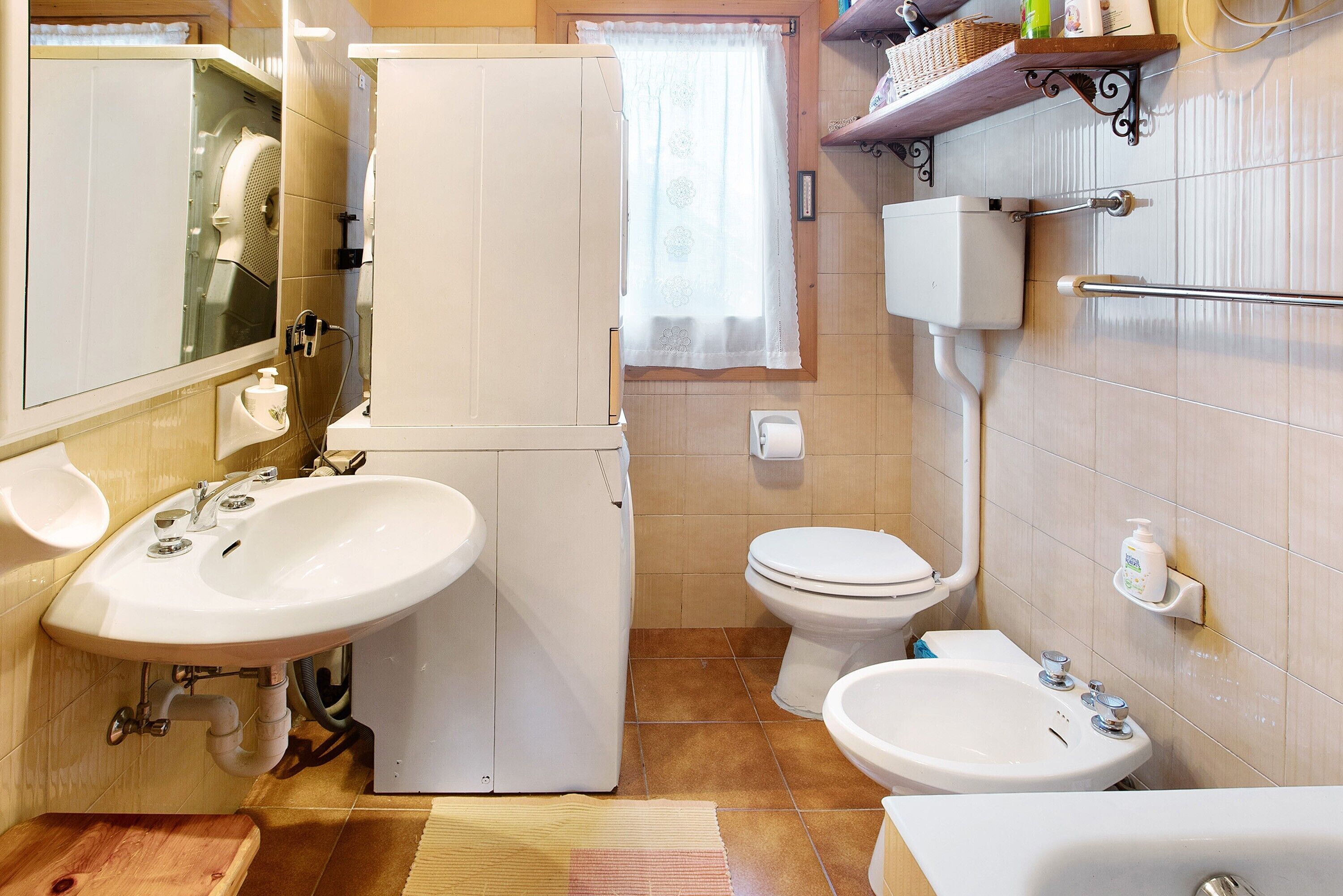 A bathroom with a sink, toilet, and bathtub.