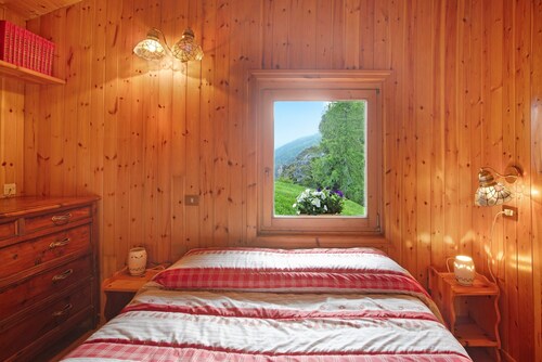 Holiday Home 'Dolce Casa Vicino A Bormio' with Mountain View, Private Garden and Wi-Fi