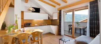 Holiday Apartment "Stiflerhof Apt Edelweiss" with Mountain View, Shared Garden & Wi-Fi