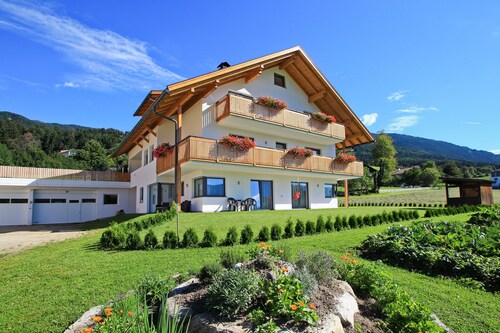 Holiday Apartment "Stiflerhof Apt Enzian" with Mountain View, Shared Garden & Wi-Fi